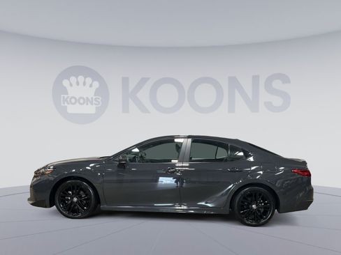 Used 2025 Toyota Camry SE FWD image 2