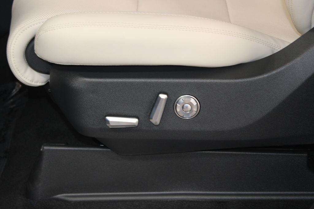 New 2027 Lincoln Navigator Premiere RWD image 22