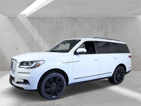 Used 2023 Lincoln Navigator Reserve AWD/4WD image 5