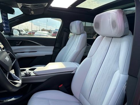 New 2024 Cadillac Lyriq Luxury RWD image 23