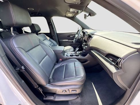 Used 2023 Chevrolet Traverse RS FWD image 31
