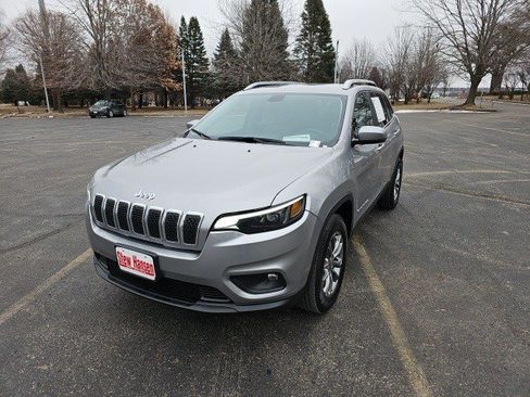 Used 2019 Jeep Cherokee Latitude Plus w/ Cold Weather Group image 2