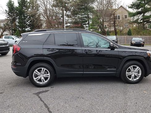 Certified 2022 GMC Terrain SLE w/ Driver Convenience Package image 9