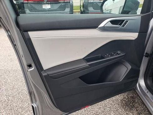 New 2025 Volkswagen Taos SE image 6