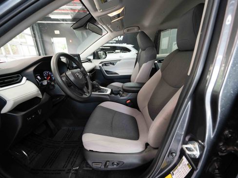 Used 2021 Toyota RAV4 XLE FWD image 9