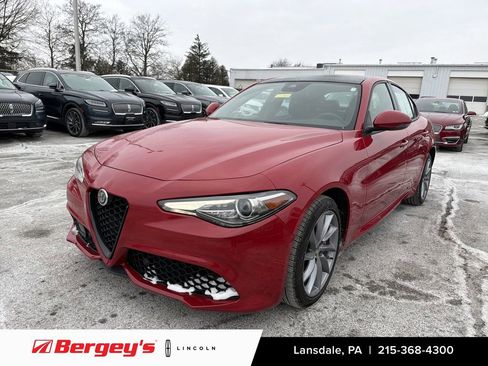 Used 2023 Alfa Romeo Giulia Sprint image 1