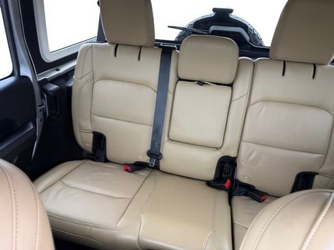 Used 2018 Jeep Wrangler Unlimited Rubicon image 13