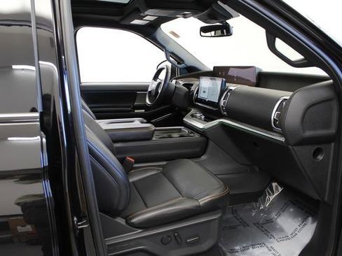 Used 2025 Ford Expedition Tremor AWD/4WD image 34