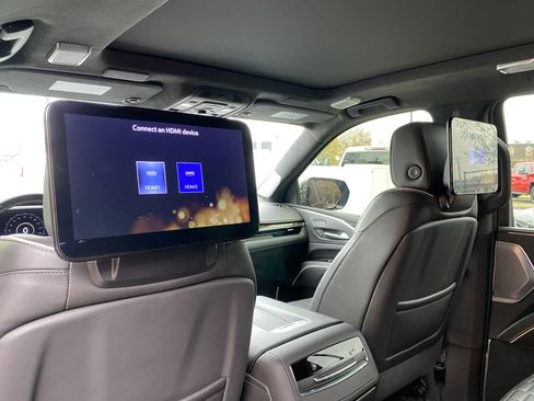 Used 2023 Cadillac Escalade Sport Platinum w/ LPO, ONYX Package image 35