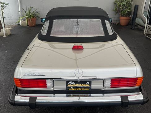 Used 1987 Mercedes-Benz 560 SL image 4