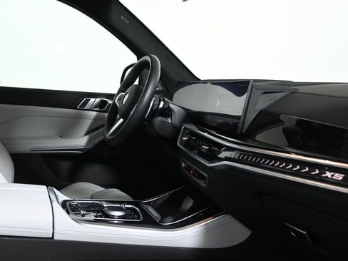 Certified 2025 BMW X5 xDrive40i w/ M Sport Package image 33
