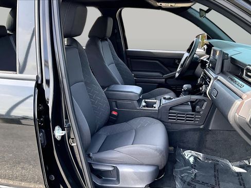 Used 2025 Toyota Tacoma SR5 AWD/4WD image 8