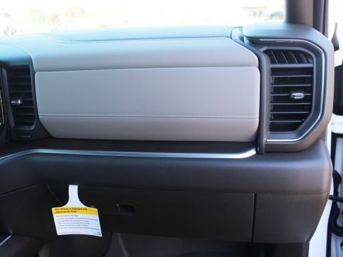 New 2026 GMC Sierra 1500 SLT image 54