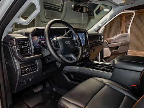 Used 2025 Ford F350 Lariat w/ Lariat Ultimate Package image 13