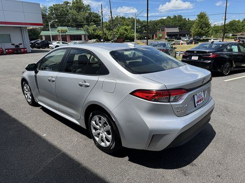 Used 2023 Toyota Corolla LE w/ Carpet Mat Package (TMS) FWD image 7
