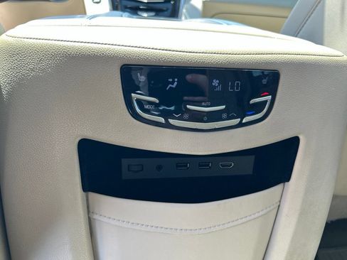 Used 2017 Cadillac Escalade Premium Luxury AWD/4WD image 19