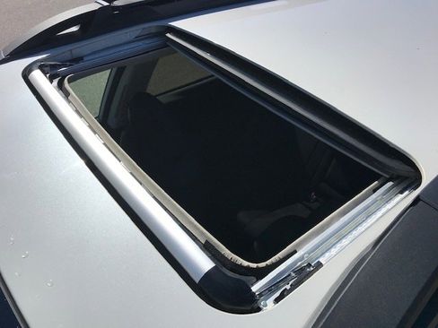 Used 2022 Subaru Outback Premium image 9