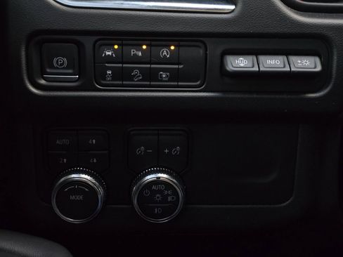 Used 2024 GMC Yukon XL AT4 w/ Technology Package image 38