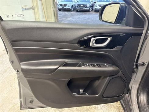 Used 2023 Jeep Compass Trailhawk image 5