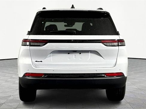 New 2025 Jeep Grand Cherokee Altitude image 5