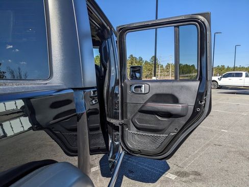 Used 2023 Jeep Gladiator Rubicon w/ Cold Weather Group image 56