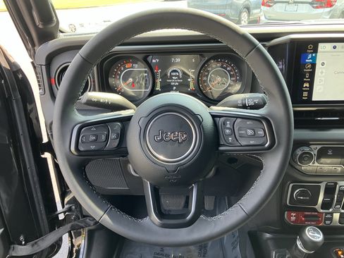 Used 2025 Jeep Wrangler Unlimited Rubicon AWD/4WD image 20
