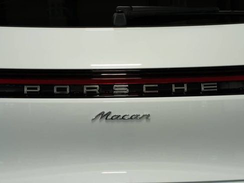 Certified 2025 Porsche Macan AWD/4WD image 38