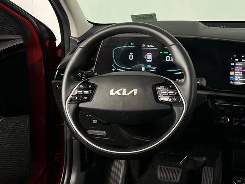 Used 2023 Kia Niro EX image 18