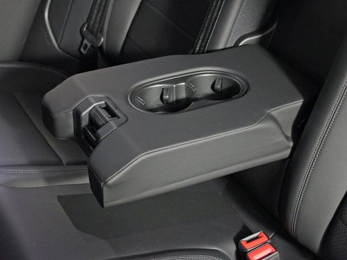 Certified 2025 Porsche Macan Turbo Electric image 37