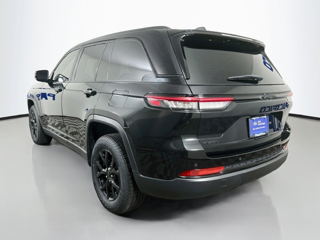 Used 2024 Jeep Grand Cherokee Altitude AWD/4WD image 5