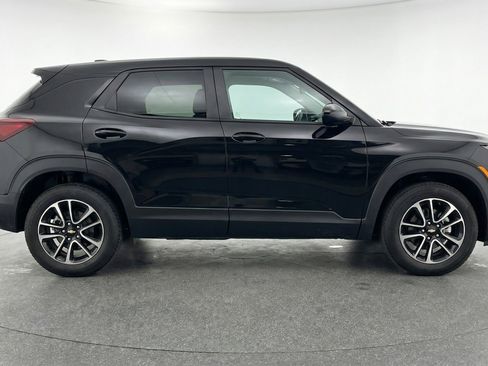Used 2025 Chevrolet TrailBlazer LT AWD/4WD image 11