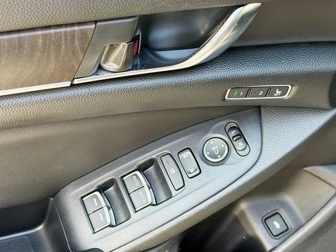 Used 2019 Honda Accord Touring image 19