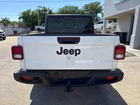 Used 2025 Jeep Gladiator Sport AWD/4WD image 4