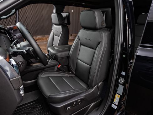 Used 2026 GMC Yukon Denali w/ Denali Reserve Package image 29