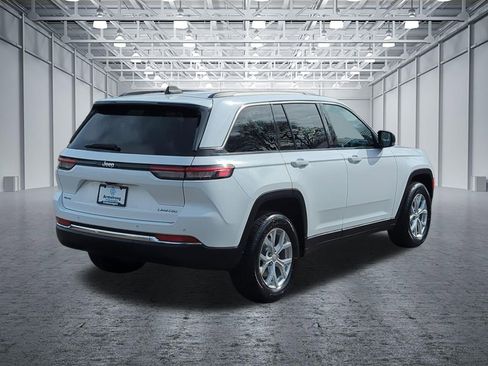 Used 2024 Jeep Grand Cherokee Limited image 5