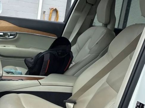 Used 2022 Volvo XC90 T6 Momentum w/ Advanced Package AWD/4WD image 11