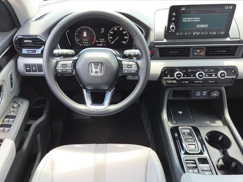 Certified 2025 Honda Pilot EX-L image 11