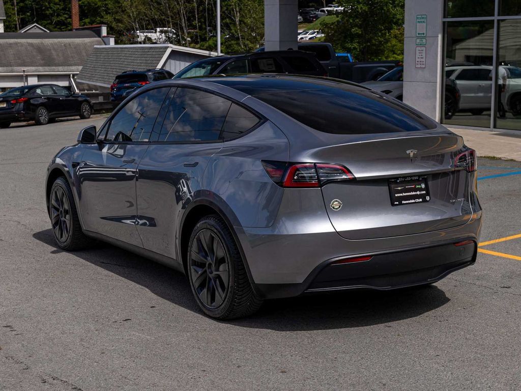 Used 2025 Tesla Model Y Long Range AWD/4WD image 6