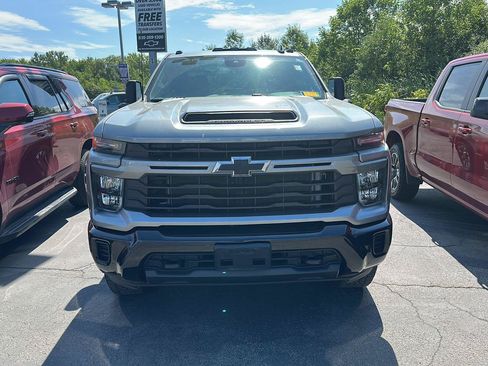 Used 2024 Chevrolet Silverado 2500 Custom w/ Custom Value Package AWD/4WD image 6