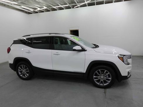 Used 2024 GMC Terrain SLT image 4