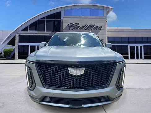 Used 2025 Cadillac Escalade Sport Platinum w/ LPO, ONYX Package AWD/4WD image 2