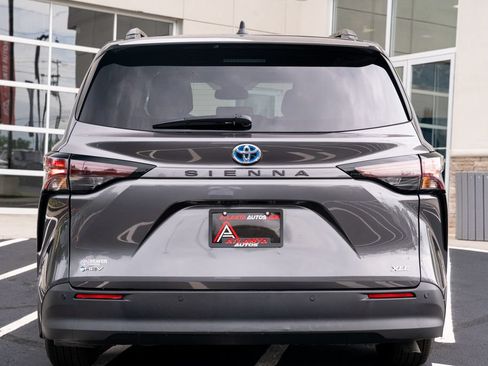 Used 2025 Toyota Sienna XLE FWD image 14