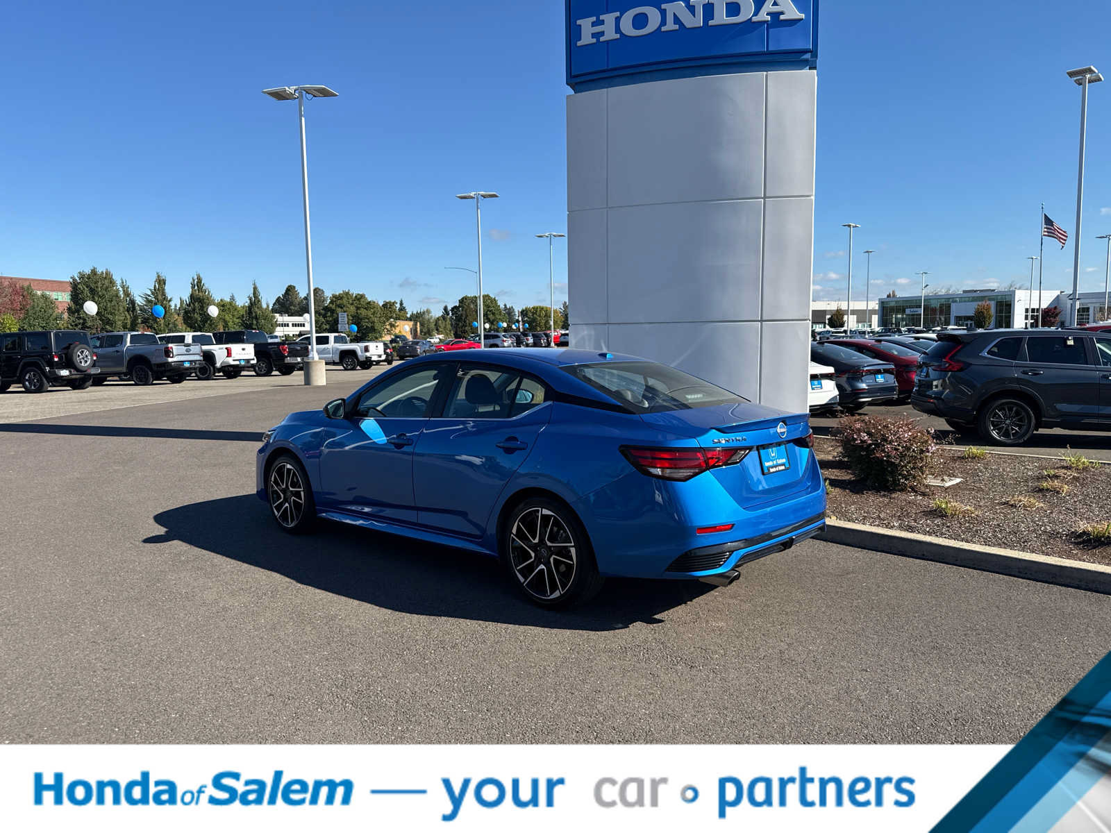 Used 2025 Nissan Sentra SR FWD image 4