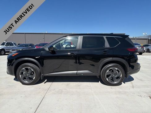 Certified 2025 Nissan Rogue SV image 8