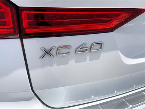 Used 2023 Volvo XC60 B5 Ultimate w/ Climate Package FWD image 31