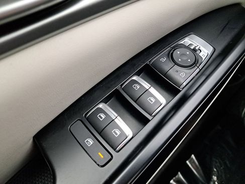 Used 2024 Kia Carnival LX image 27