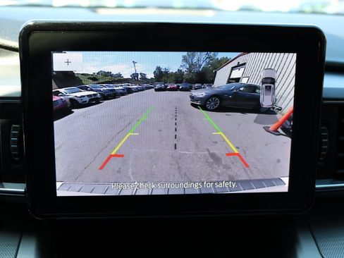 Used 2022 Ford Explorer XLT w/ Equipment Group 202A image 22