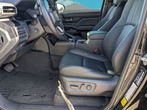 Used 2025 Toyota 4Runner Limited image 5