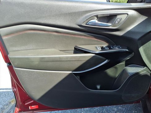 Used 2024 Chevrolet Trax RS w/ Sunroof Package image 11