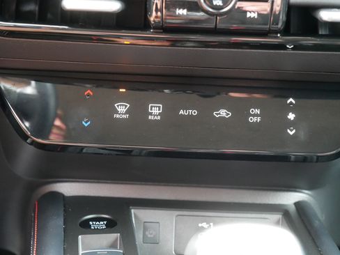 Certified 2025 Nissan Kicks SR AWD/4WD image 23